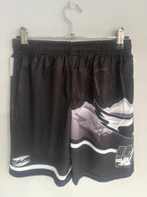 Load image into Gallery viewer, Inner West Shorts 26 (3)
